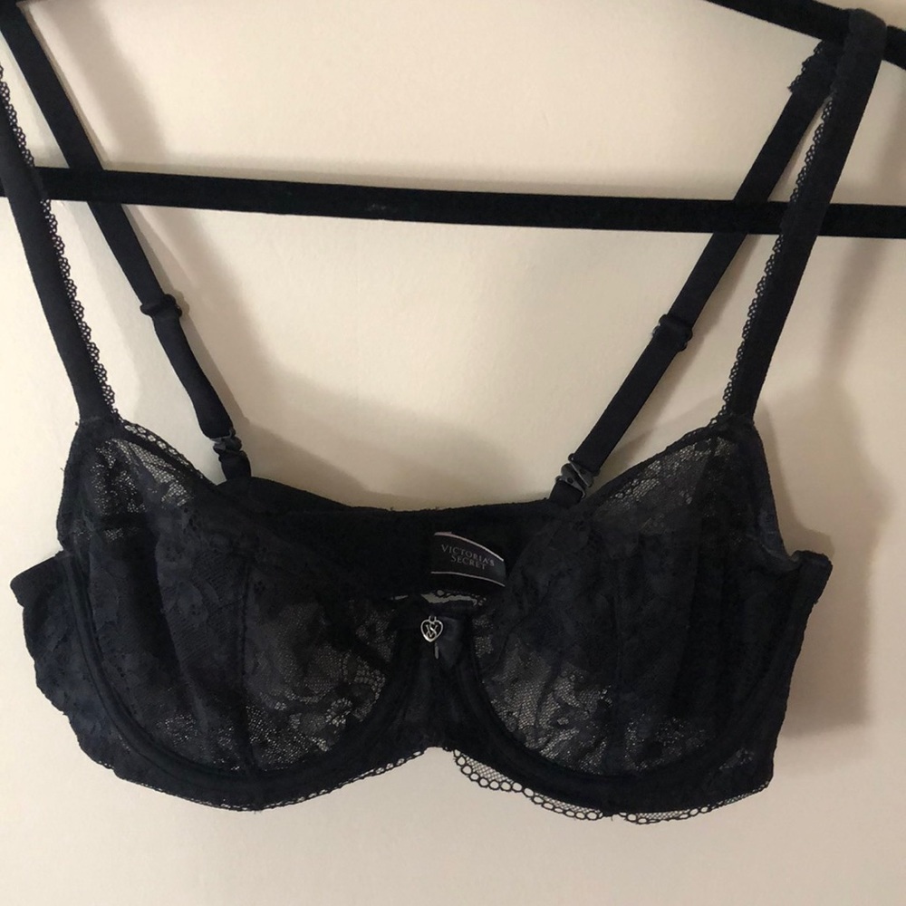 Victoria’s Secret lace bra size 38C black